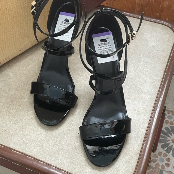 NWT Michael Kors Women’s “Astrid” Sandal in Patent Leather w/Gold Heal Size 9.5 - Picture 8 of 12